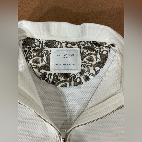 Cactus Cream Polo with Brown Details - Picture 3 of 7